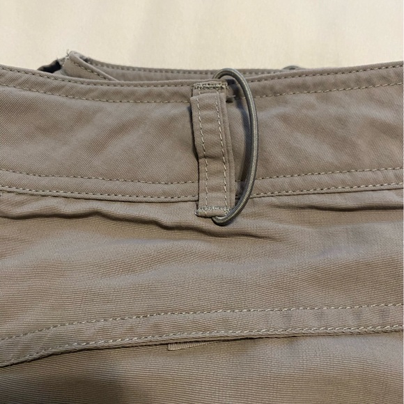 Ladies size 8 The North Face hiking pants with zip off, roll tab legs pockets. - Picture 6 of 15